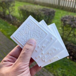 Custom 3D-Printed QR Code Display – Business Tabletop Stand
