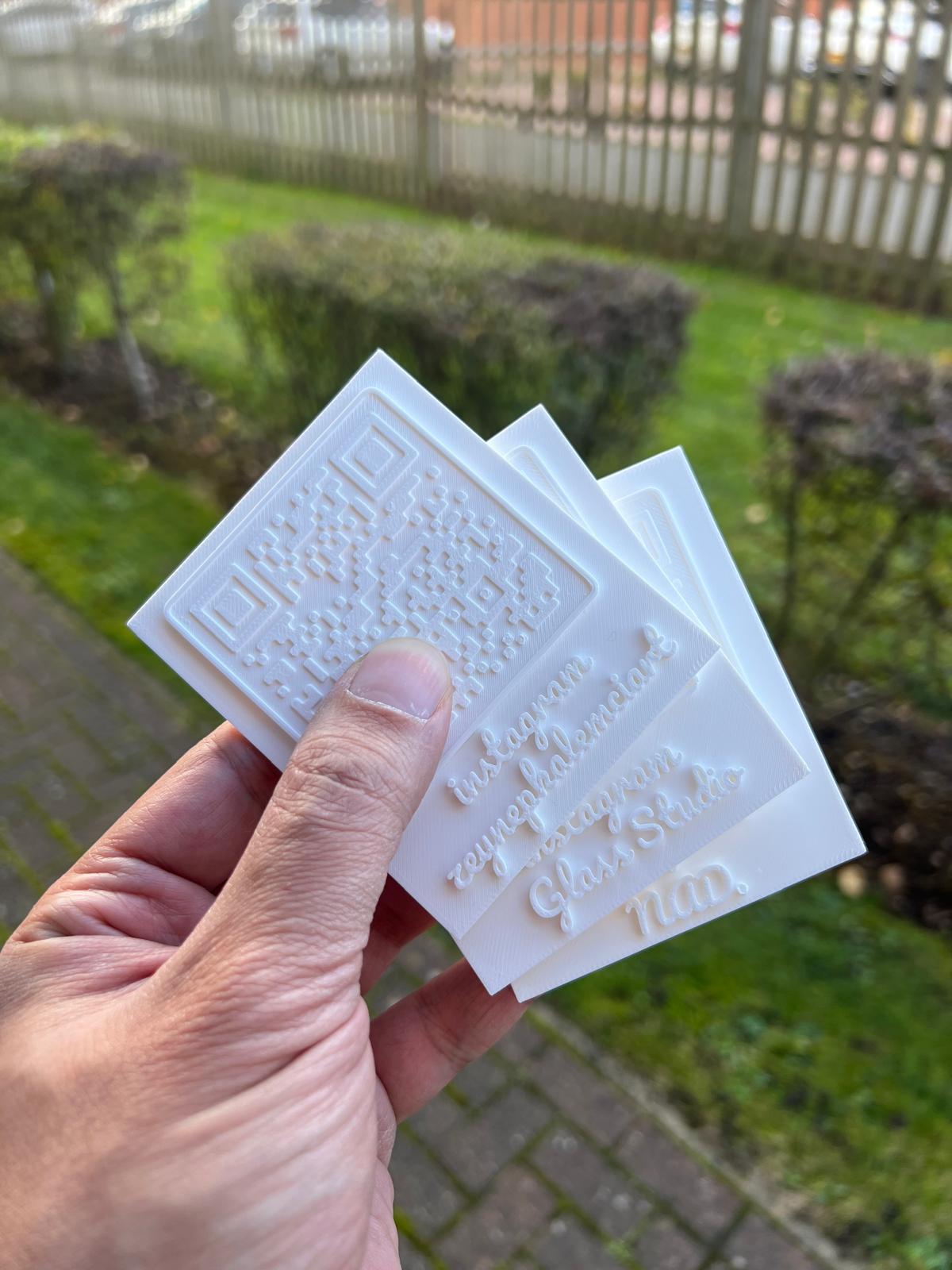 Custom 3D-Printed QR Code Display – Business Tabletop Stand